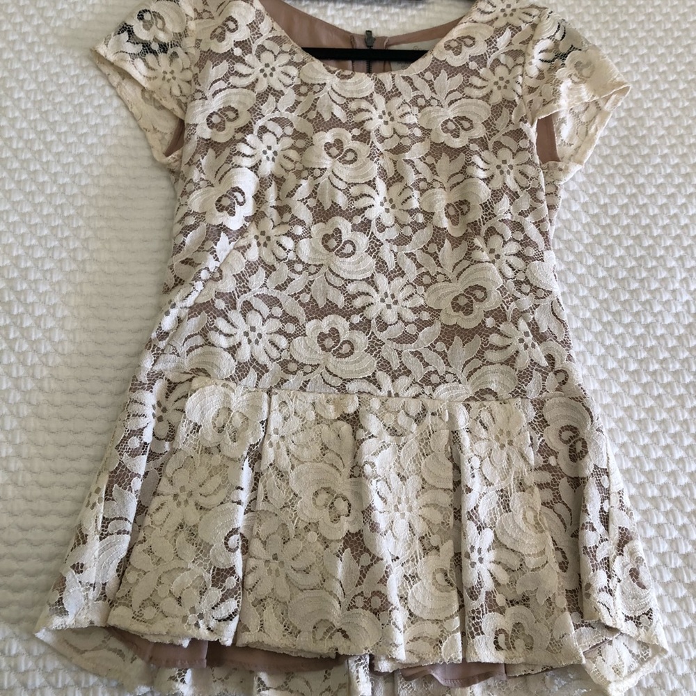 Adorable top! Formal and flattering!